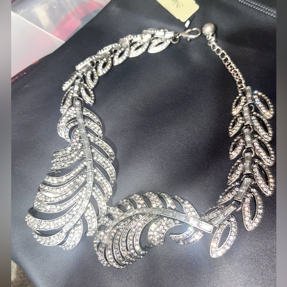 NWT Nicole’s leaf necklace.